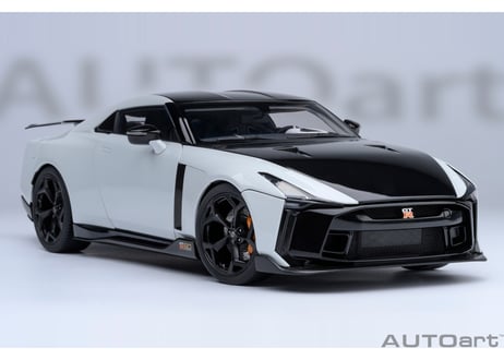 AUTOart 1/18　NISSAN GT-R50 by ITALDESIGN （メタリック・ホワイト／ブラック）　77511