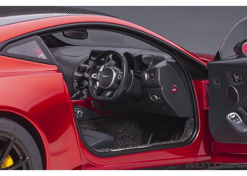 AUTOart 1/18 アストンマーチン ヴァンテージ 2019 (ハイパー AUTOart 1/18 アストンマーチン ヴァンテージ 2019 (ハイパー