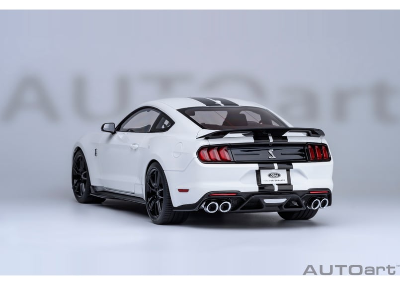 AUTOart 1/18 フォード マスタング シェルビー GT500 （ホワイト