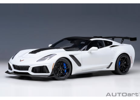 AUTOart 1/18　シボレー コルベット （C7） ZR1 （ホワイト）　71270