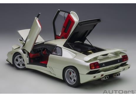 AUTOart 1/18　ランボルギーニ ディアブロ SE30 イオタ （BALLOON WHITE／パール・ホワイト）　79141