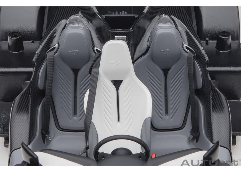AUTOart 1/18 マクラーレン スピードテール (メタリック AUTOart 1/18 マクラーレン スピードテール (メタリック