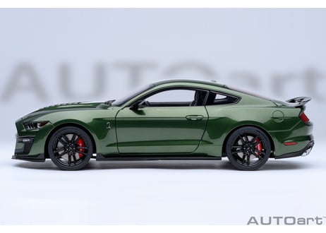 AUTOart 1/18　フォード マスタング シェルビー GT500 （グリーン／ホワイト・ストライプ）　73097