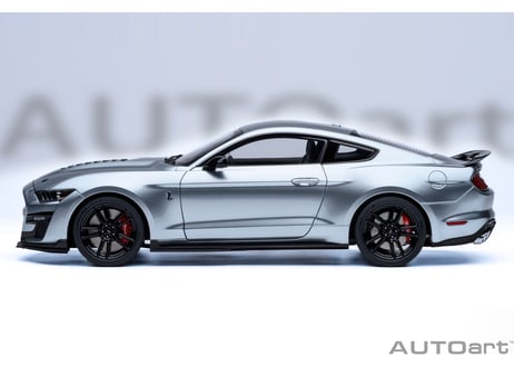 AUTOart 1/18　フォード マスタング シェルビー GT500 （シルバー／ブラック・ストライプ）　73096