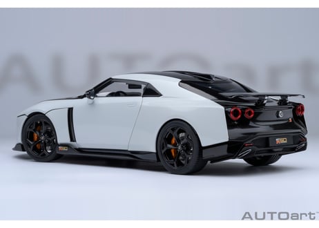 AUTOart 1/18　NISSAN GT-R50 by ITALDESIGN （メタリック・ホワイト／ブラック）　77511
