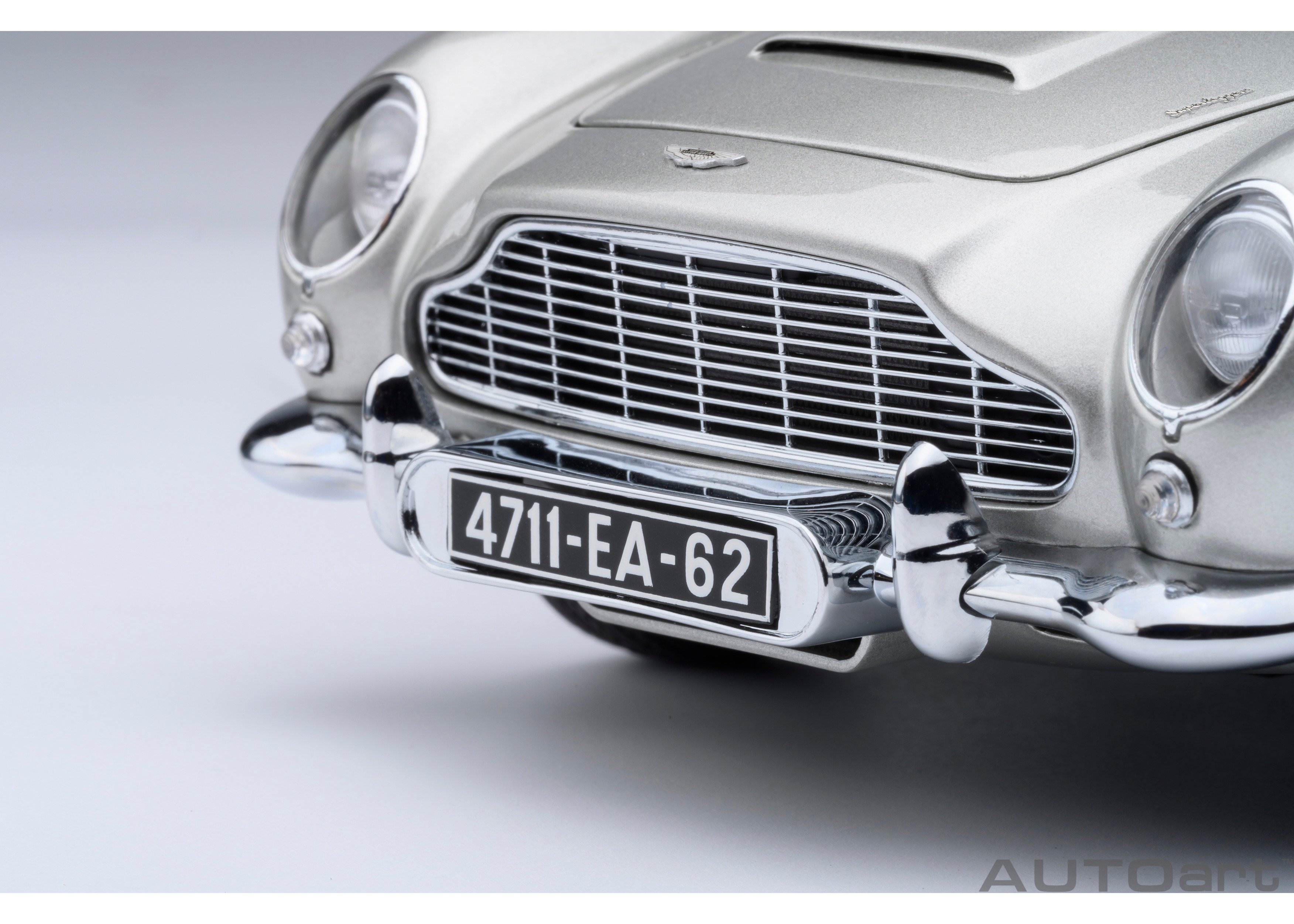 AUTOart 1/18 アストンマーチン DB5 「007／ゴールドフィンガー