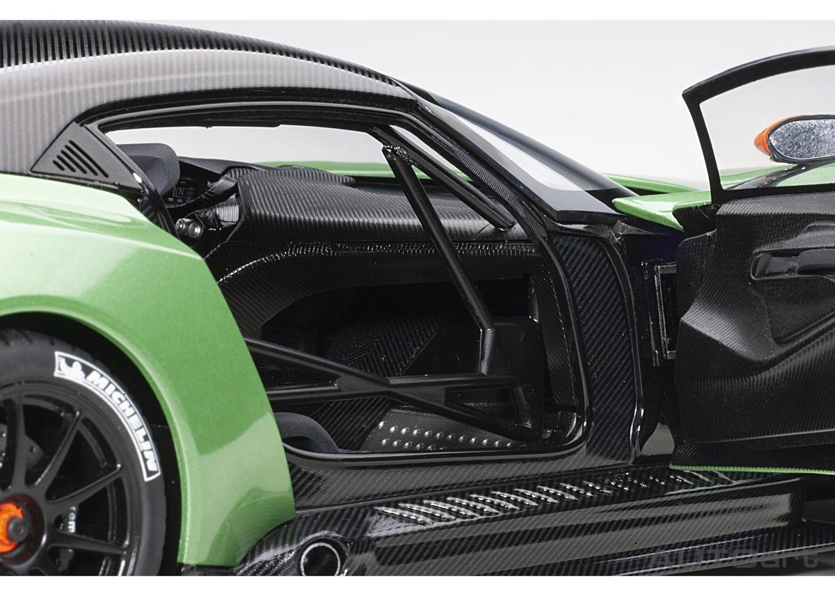 K*A様 1/18 アストンマーチン ヴァルカン　完成品 AUTOart 1/18 アストンマーチン ヴァルカン （メタリック