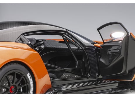 AUTOart 1/18　アストンマーチン ヴァルカン （メタリック・オレンジ）　70264