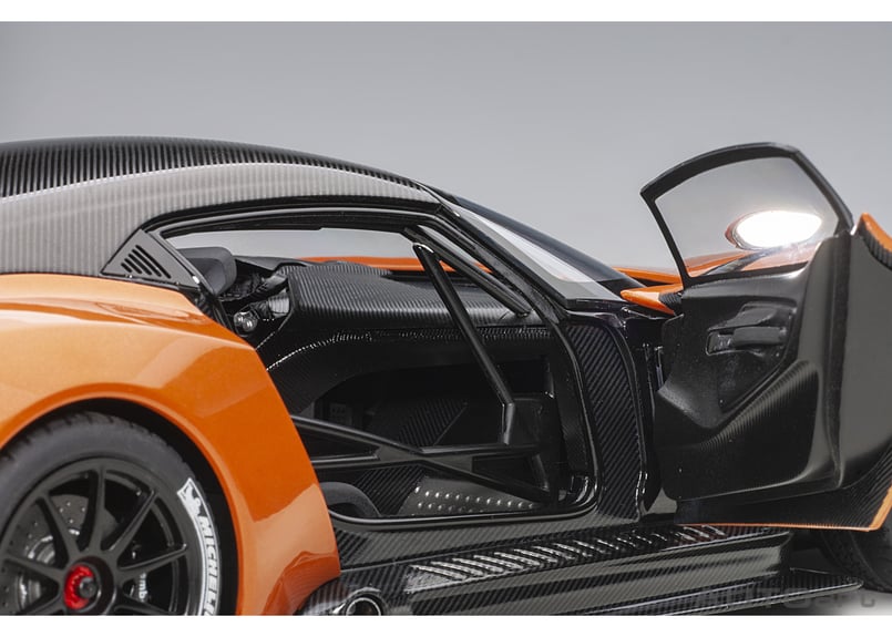 AUTOart 1/18 アストンマーチン ヴァルカン (メタリック AUTOart 1/18 アストンマーチン ヴァルカン (メタリック