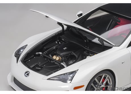 AUTOart 1/18　レクサス LFA （ホワイテスト・ホワイト／ブラック・カーボン）　78851