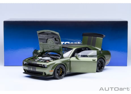 AUTOart 1/18　ダッジ チャレンジャー SRT ジェイルブレイク 2022 （メタリック・グリーン／カーボンブラック・ストライプ ＜F8 GREEN＞）　71761