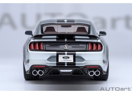 AUTOart 1/18　フォード マスタング シェルビー GT500 （シルバー／ブラック・ストライプ）　73096