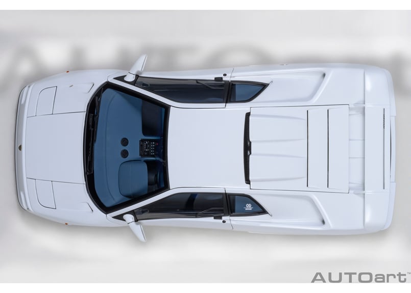AUTOart 1/18 ランボルギーニ ディアブロ SE30 イオタ AUTOart 1/18 ランボルギーニ ディアブロ SE30 イオタ