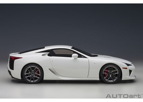 AUTOart 1/18　レクサス LFA （ホワイテスト・ホワイト）　78850