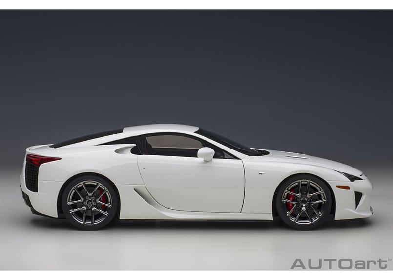 AUTOart 1/18　レクサス LFA （ホワイテスト・ホワイト）78850