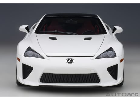 AUTOart 1/18　レクサス LFA （ホワイテスト・ホワイト／ブラック・カーボン）　78851