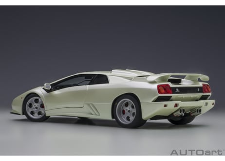 AUTOart 1/18　ランボルギーニ ディアブロ SE30 イオタ （BALLOON WHITE／パール・ホワイト）　79141
