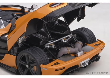 AUTOart 1/18　ケーニグセグ アゲーラ RS （オレンジ／カーボンブラック）　79023