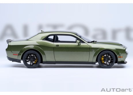 AUTOart 1/18　ダッジ チャレンジャー SRT ジェイルブレイク 2022 （メタリック・グリーン／カーボンブラック・ストライプ ＜F8 GREEN＞）　71761