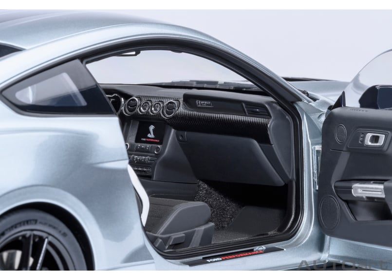 AUTOart 1/18 フォード マスタング シェルビー GT500 （シルバー