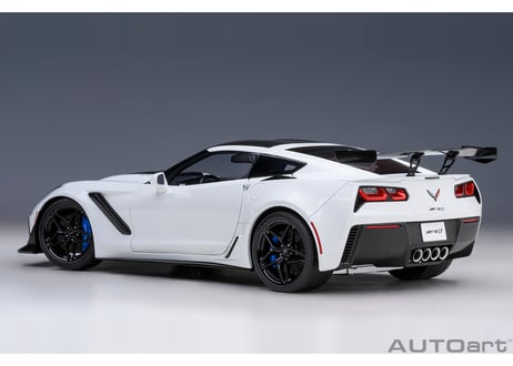 AUTOart 1/18　シボレー コルベット （C7） ZR1 （ホワイト）　71270