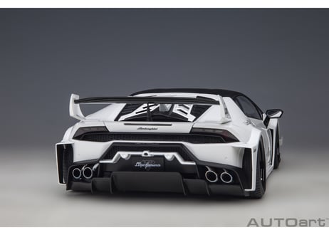 AUTOart 1/18　 リバティーウォーク LB‐シルエット ワークス ランボルギーニ ウラカン GT （ホワイト）　79125