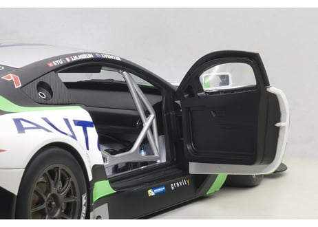 AUTOart 1/18　アストンマーチン V12 ヴァンテージ 2015 #99 (バサースト12時間レース)　	81507