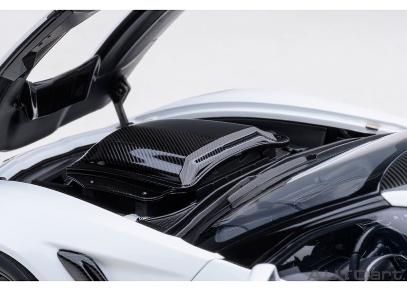 AUTOart 1/18 シボレー コルベット (C7) ZR1 (ホワイト AUTOart 1/18 シボレー コルベット (C7) ZR1 (ホワイト