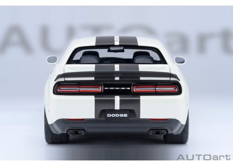 AUTOart 1/18　ダッジ チャレンジャー SRT スーパー ストック 2023 （ホワイト／カーボンブラック・ストライプ ＜KNUCKLE WHITE＞）　71766
