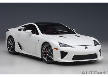 AUTOart 1/18　レクサス LFA （ホワイテスト・ホワイト／ブラック・カーボン）　78851