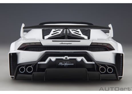 AUTOart 1/18　 リバティーウォーク LB‐シルエット ワークス ランボルギーニ ウラカン GT （ホワイト）　79125