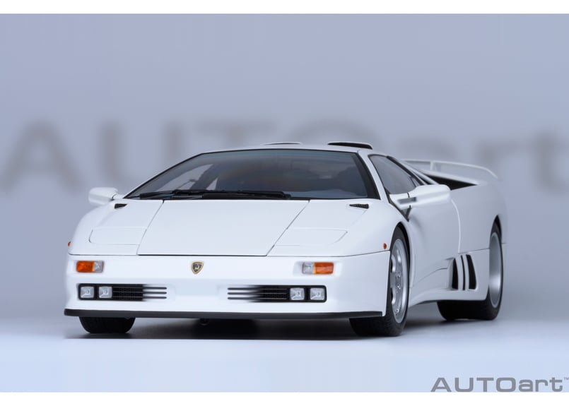 AUTOart 1/18 ランボルギーニ ディアブロ SE30 イオタ AUTOart 1/18 ランボルギーニ ディアブロ SE30 イオタ