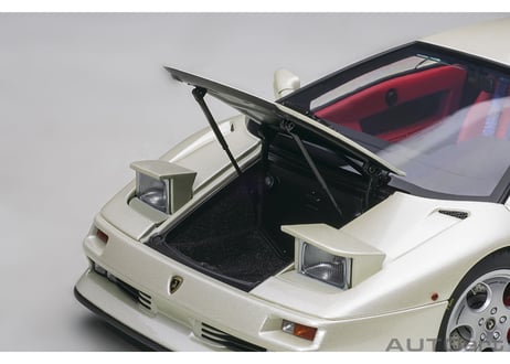 AUTOart 1/18　ランボルギーニ ディアブロ SE30 イオタ （BALLOON WHITE／パール・ホワイト）　79141