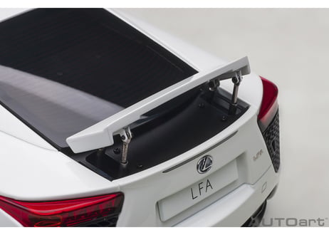 AUTOart 1/18　レクサス LFA （ホワイテスト・ホワイト）　78850