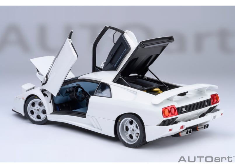 AUTOart 1/18 ランボルギーニ ディアブロ SE30 イオタ AUTOart 1/18 ランボルギーニ ディアブロ SE30 イオタ