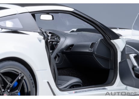 AUTOart 1/18　シボレー コルベット （C7） ZR1 （ホワイト）　71270