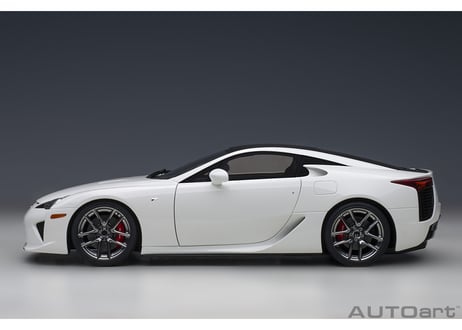 AUTOart 1/18　レクサス LFA （ホワイテスト・ホワイト／ブラック・カーボン）　78851