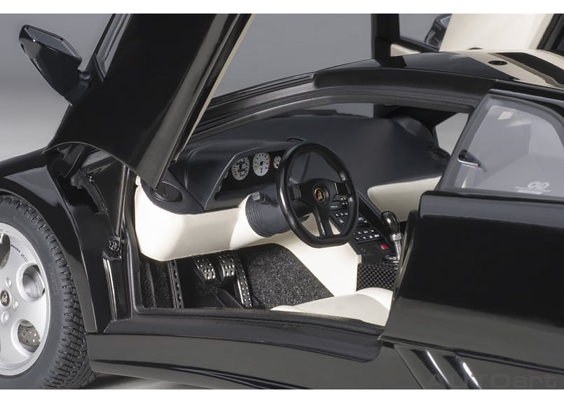 AUTOart 1/18 ランボルギーニ ディアブロ SE30 (DEEP BLACK MET AUTOart 1/18 ランボルギーニ ディアブロ SE30 (DEEP BLACK MET