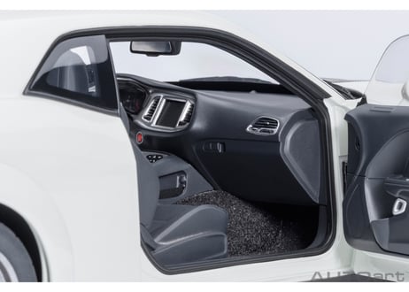 AUTOart 1/18　ダッジ チャレンジャー SRT スーパー ストック 2023 （ホワイト／カーボンブラック・ストライプ ＜KNUCKLE WHITE＞）　71766