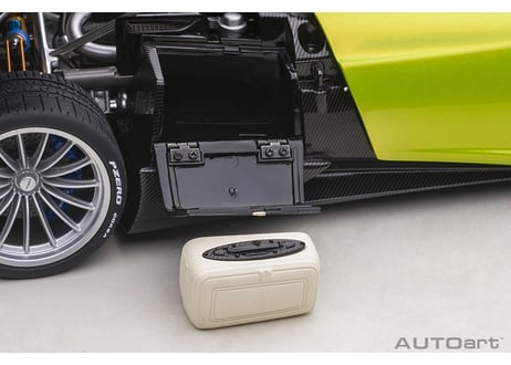 AUTOart 1/18　パガーニ ウアイラ ロードスター （メタリック・ライトグリーン）　78288