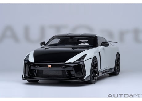 AUTOart 1/18　NISSAN GT-R50 by ITALDESIGN （メタリック・ホワイト／ブラック）　77511
