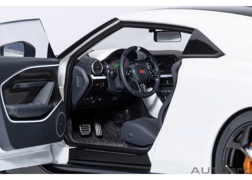 AUTOart 1/18 NISSAN GT-R50 by ITALDESIGN （メタリック