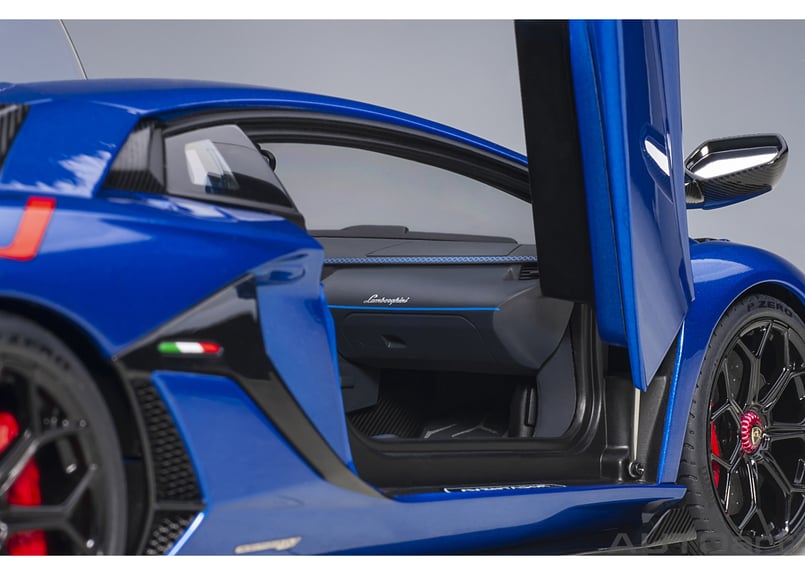 AUTOart 1/18 ランボルギーニ アヴェンタドール SVJ AUTOart 1/18 ランボルギーニ アヴェンタドール SVJ