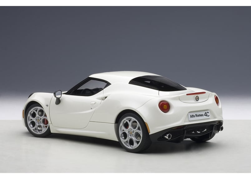 AUTOart 1/18 アルファロメオ 4C ホワイト 完成品-