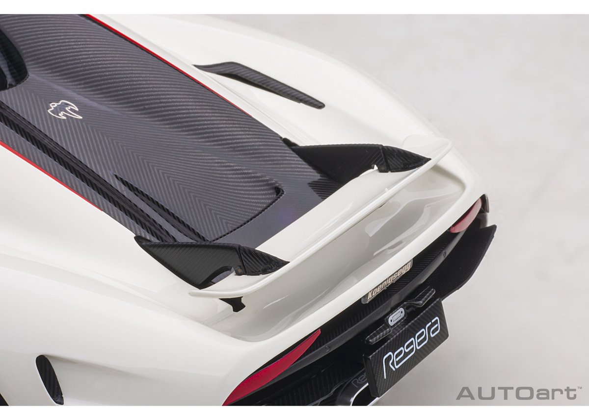 AUTOart 1/18 ケーニグセグ レゲーラ (ホワイト/カーボン AUTOart 1/18 ケーニグセグ レゲーラ (ホワイト/カーボン