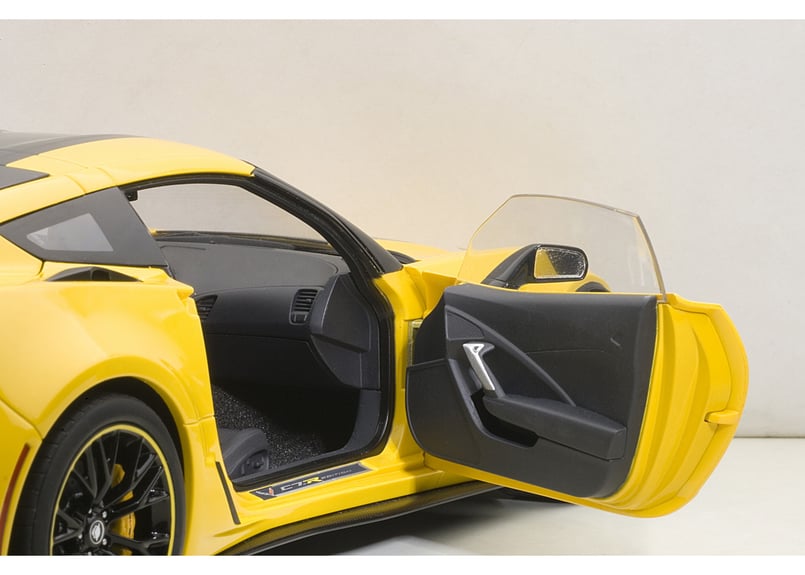 AUTOart 1/18 シボレー コルベット (C7) Z06 C7.R エディション (イ...