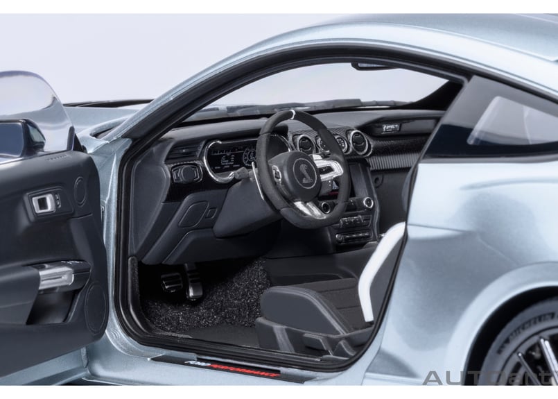 AUTOart 1/18 フォード マスタング シェルビー GT500 （シルバー