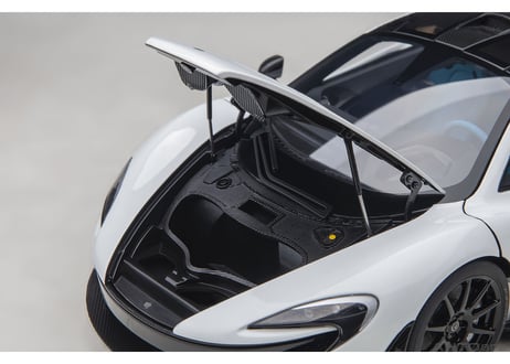 AUTOart 1/18　マクラーレン P1 （メタリック・ホワイト／ブルー・シート）　76066