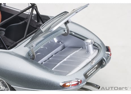 AUTOart 1/18　ジャガー ライトウェイト Eタイプ （シルバー）　73646