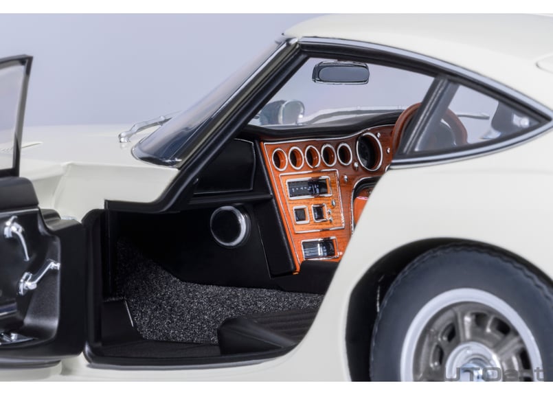 オートアート　1/18TOYOTA 2000GT カブリオレモデル　ミニカー Amazon | AUTOart 1/18 トヨタ 2000GT カブリオレ (ホワイト
